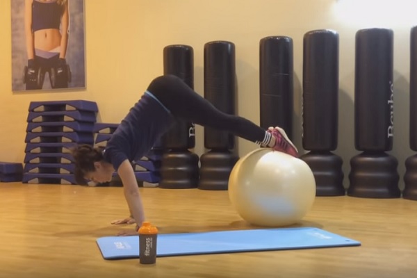 Vježbe za core i stražnjicu s pilates loptom